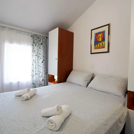Apartment Dva Oriha Funtana Exterior photo