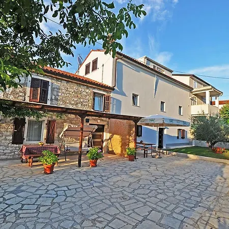 Apartment Dva Oriha Funtana Exterior photo