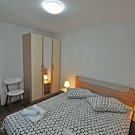Apartment Dva Oriha Funtana Exterior photo