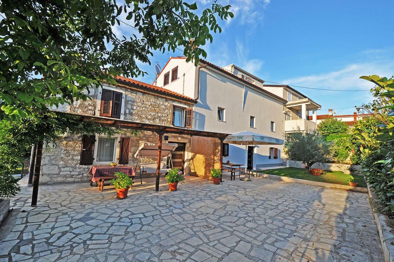 Apartment Dva Oriha Funtana
