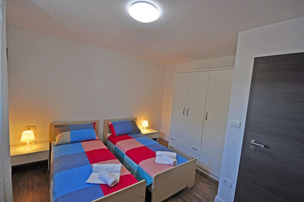 Apartment Dva Oriha Funtana